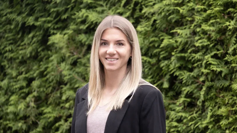 Porträt einer Frau im Blazer