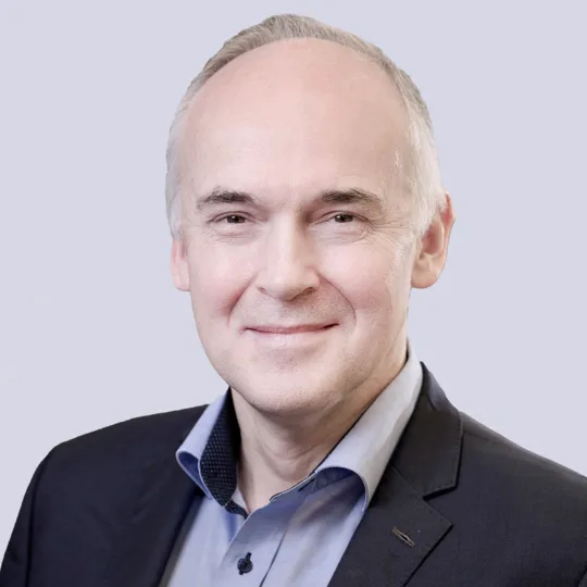 Portrait of a man in a suit.