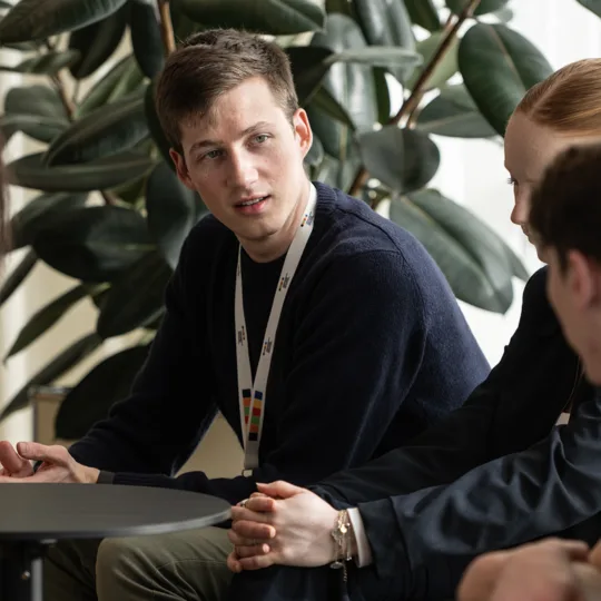 Adrien Zaradez, Alumnus der Wirtschafts-Olympiade 2022 und des International Swiss Talent Forums zu «Circular Economy» (2023) sowie zu «The Future of Work» (2025), Bild: SJf