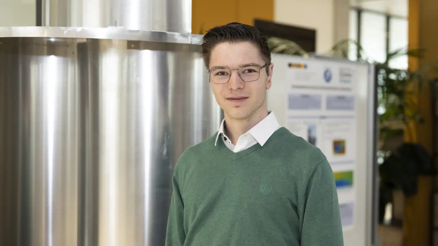 Porträt eines jungen Mannes mit Brillen